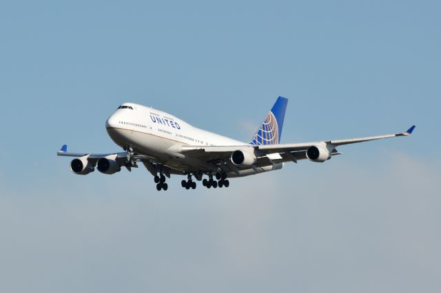 Boeing 747-400 (N116UA) - 2012/3/25