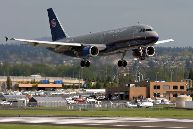 Airbus A320 (N431UA) - Photo was taken April 2006 at the Portland International Airport. Aircraft is now owned by US Bank.