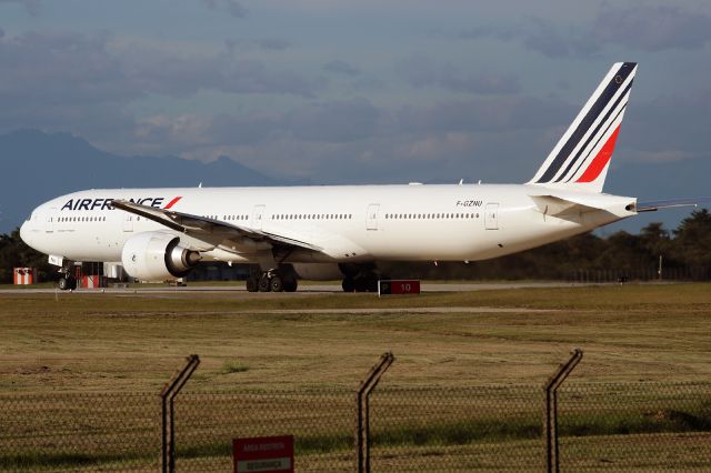 Boeing 777-200 (F-GZNU)