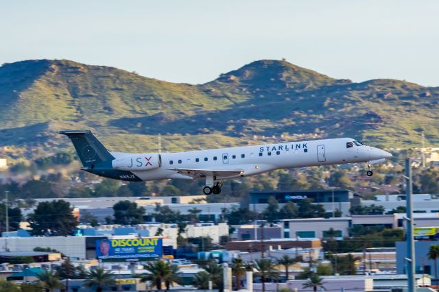 Embraer ERJ-135 (N915JX) - A JSX ERJ135 in Starlink special livery landing at PHX on 2/19/23. Taken with a Canon T7 and Tamron 70-200 G2 lens.