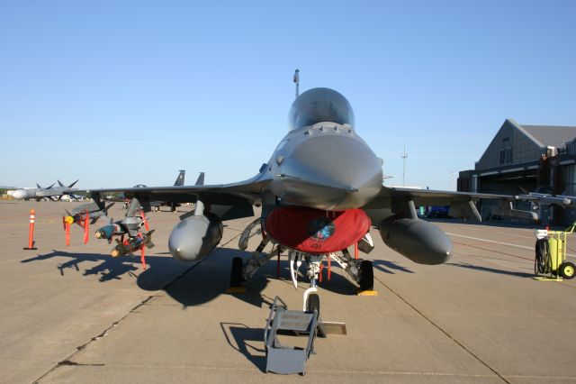 Lockheed F-16 Fighting Falcon —