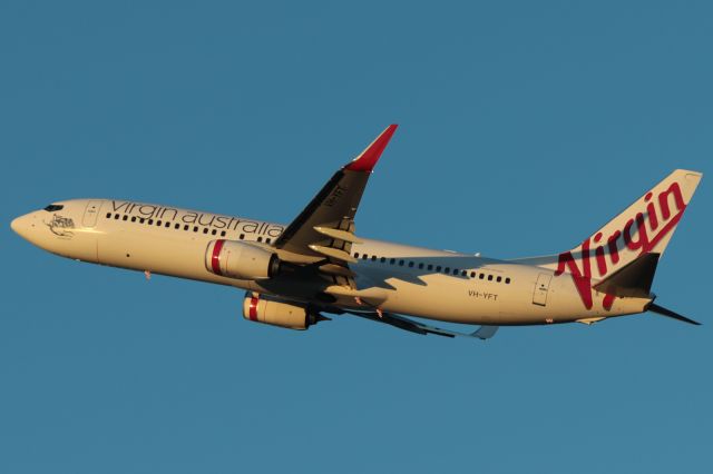 Boeing 737-800 (VH-YFT)