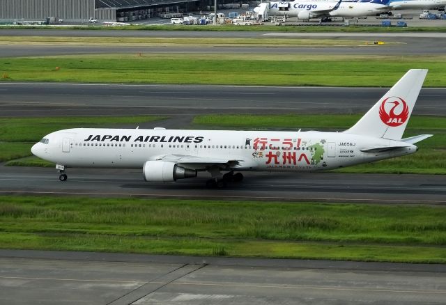 BOEING 767-300 (JA656J) - Taxing at HND (2017/09/19)