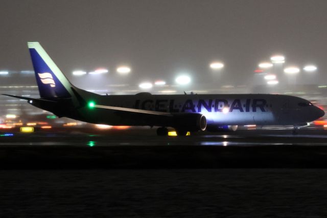 Boeing 737 MAX 9 (TF-ICA) - Icelandair B737MAX 9 arriving to Logan after diverting from BWI due to weather on January 9, 2023. 