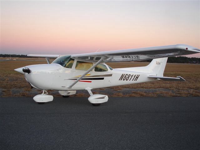 Cessna Skyhawk (N6811H)