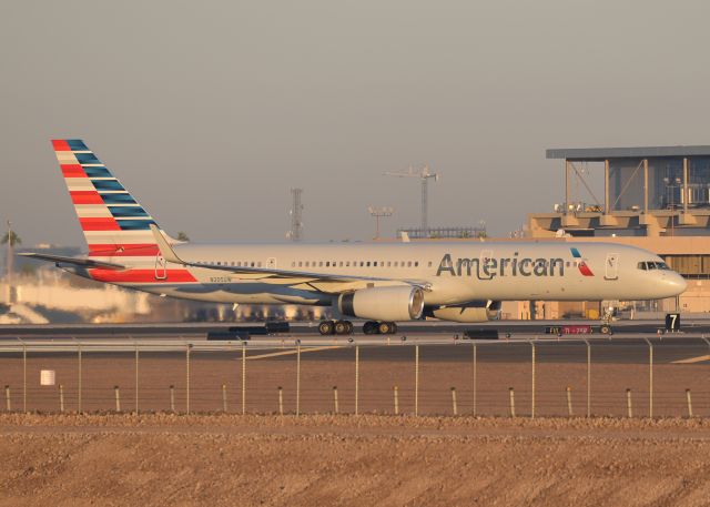 Boeing 757-200 (N205UW)