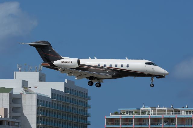 Bombardier Challenger 300 (N563FX)