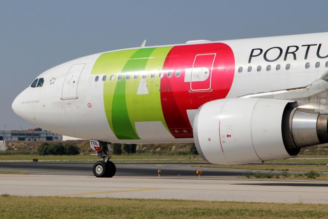 Airbus A330-300 (CS-TOL)