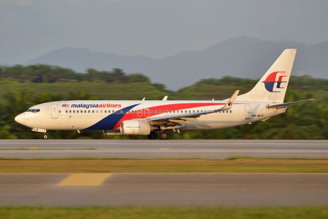 Boeing 737-800 (9M-MLR)