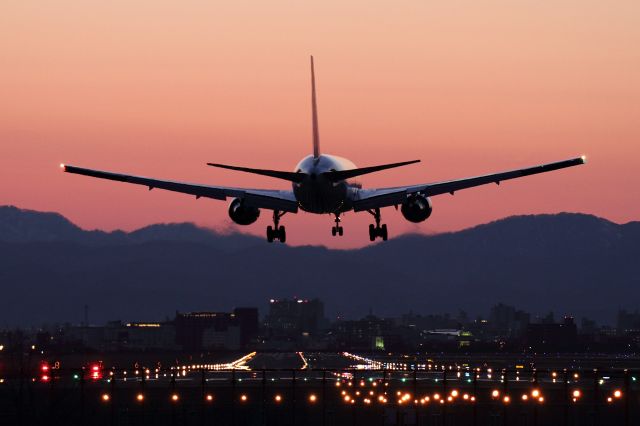 BOEING 767-300 (JA8579)