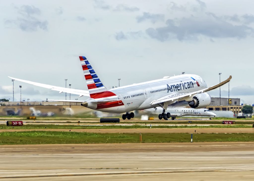 Boeing 787-8 (N809AA)