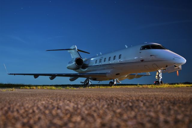 Bombardier Challenger 300 (N980JC)