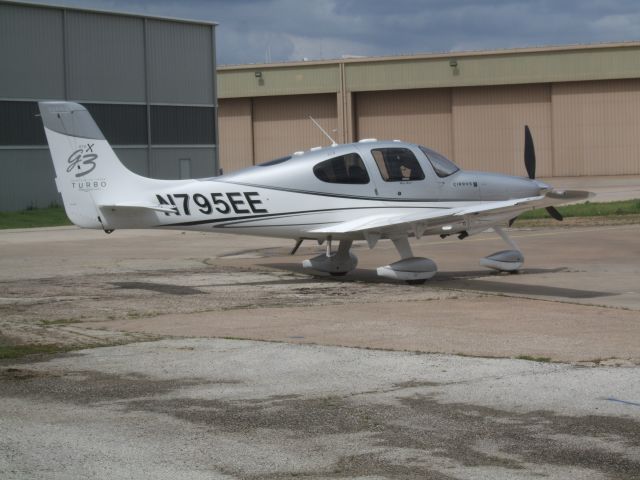 Cirrus SR-22 (N795EE)