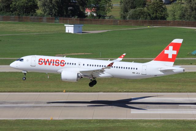 Airbus A220-300 (HB-JCJ)