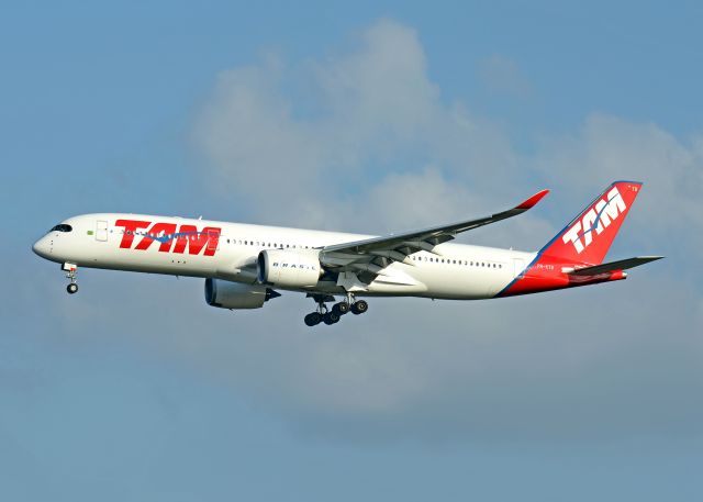 Airbus A350-900 (PR-XTB) - A350 on final approach to runway 35-R at Orlando International Airport