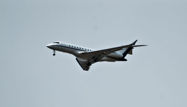 Bombardier Global 5000 (N878HL) - 4 mile final 24