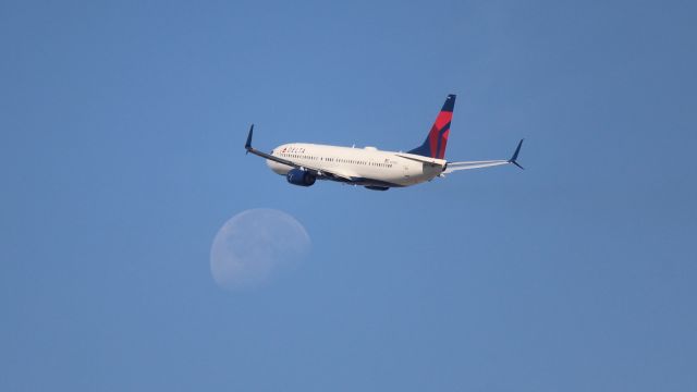 Boeing 737-900 (N915DU) - On 2023-Oct-03.