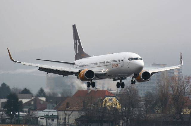 BOEING 737-300 (OY-JTB)