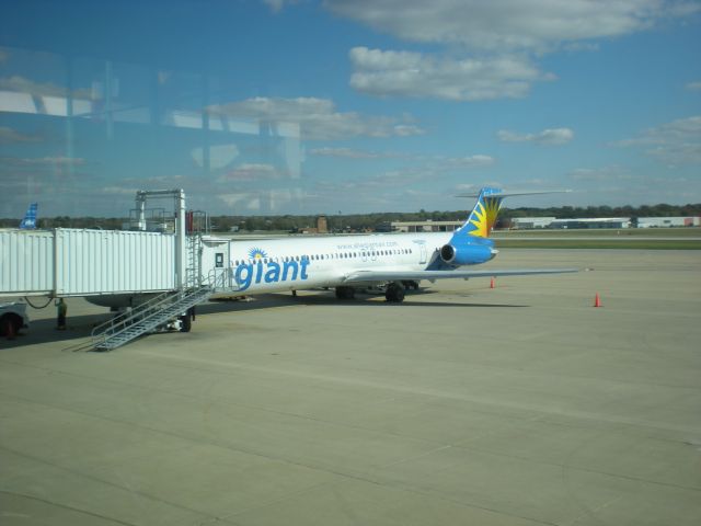 McDonnell Douglas MD-82 (N409NV) - Operating RFD-LAS on October 15, 2010