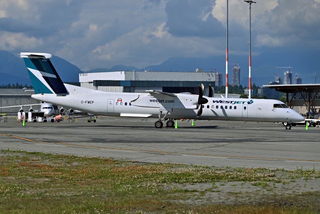 de Havilland Dash 8-400 (C-FWEP)