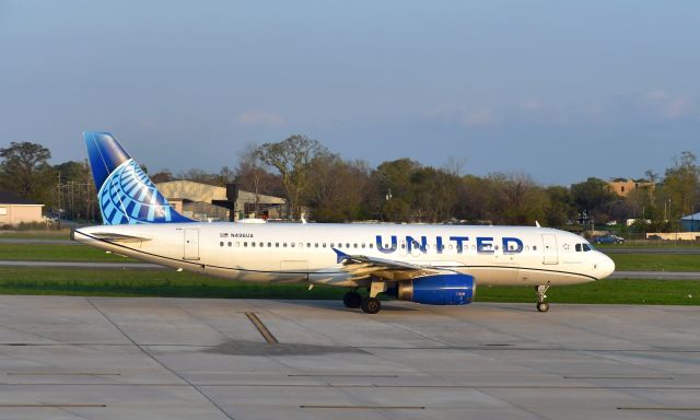 Airbus A320 (N496UA) - United Airlines Airbus A320-232 N496UA in New Orleans 