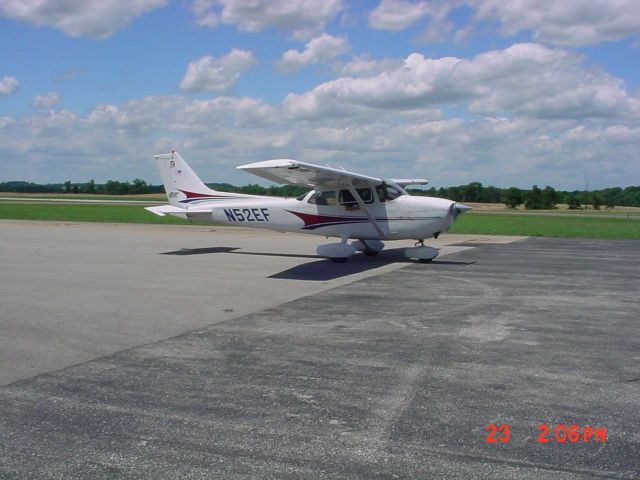 Cessna Skyhawk (N52EF) - Kevin and James heading to TYQ on 6/23/2011