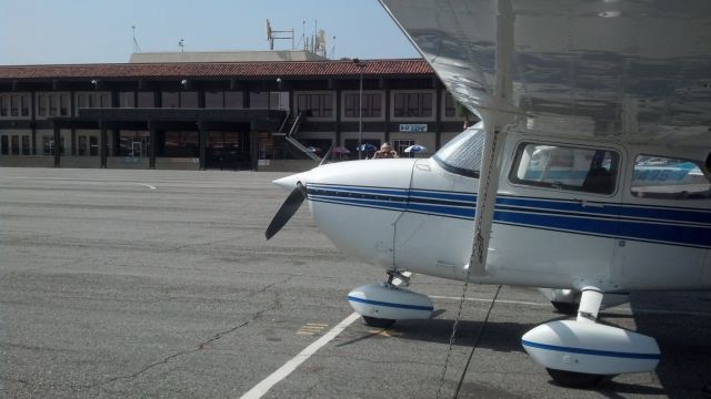 Cessna Skyhawk (N96808) - D & D Cafe, Riverside, CA