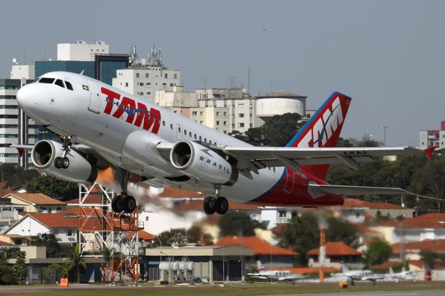 Airbus A319 (PR-MAL)