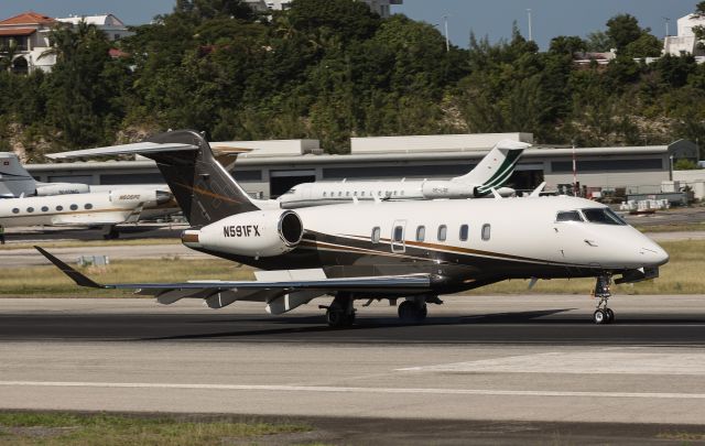 Bombardier Challenger 300 (N591FX)