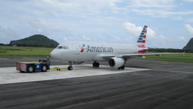 Airbus A320 (N123UW)