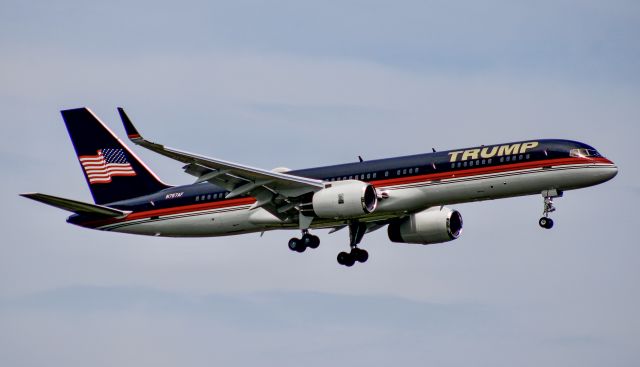 Boeing 757-200 (N757AF) - Donald Trump arriving at GSP.  7/1/2023. 