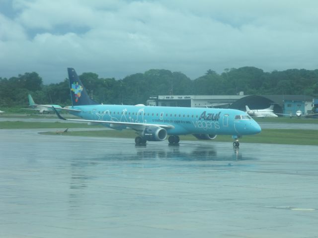 Embraer ERJ-190 (PR-AYY) - PR-AYY arriving in heavy rain