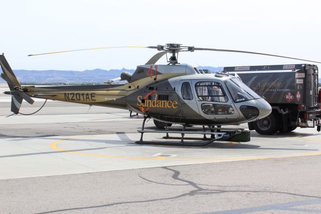Eurocopter AS-350 AStar (N201AE) - Refueling 