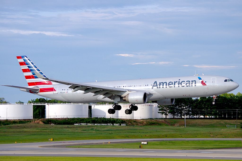 Airbus A330-300 (N275AY) - Arriving from PHL as AAL717. 