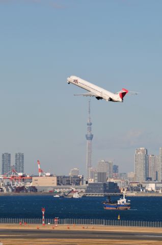 McDonnell Douglas MD-90 (JA8029) - 2012/12/26