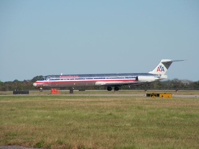 McDonnell Douglas MD-83 (N9616G) - American Airlines MD83 turning on Taxiway after landing at RWY 14 at KORF