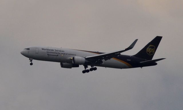 BOEING 767-300 (N336UP)