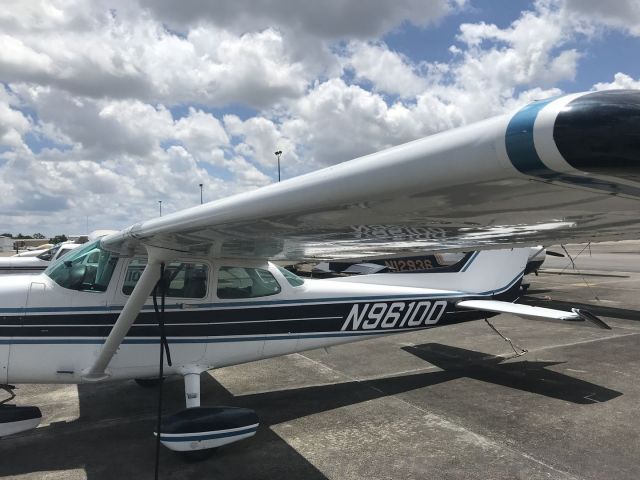 Cessna Skyhawk (N96100) - Ready to fly!