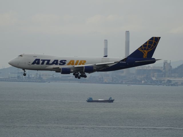 Boeing 747-400 (N499MC)