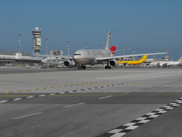 Airbus A330-300 (A6-AFB)