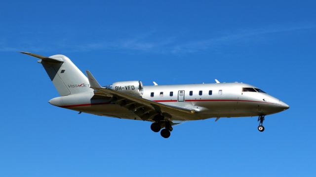 Canadair Challenger (9H-VFD)