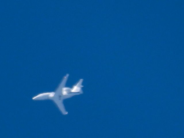 Embraer Phenom 300 (N895JH) - SGF-MYFbr /09/12/22