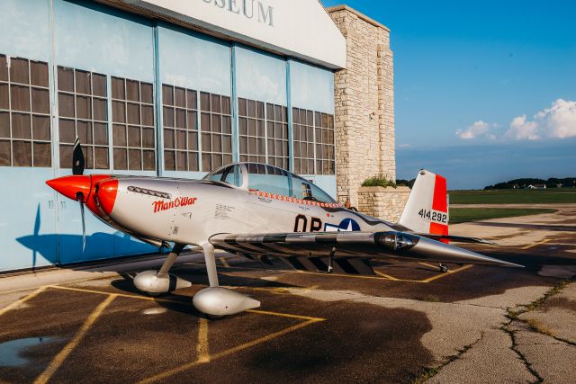 Vans RV-8 (N800MF)