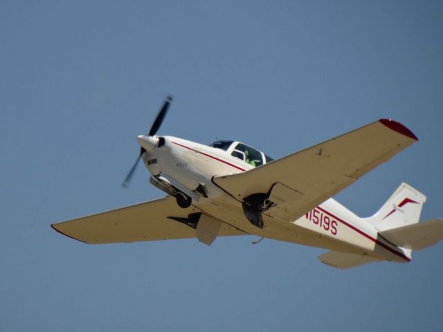 Beechcraft Bonanza (33) (N1519S)