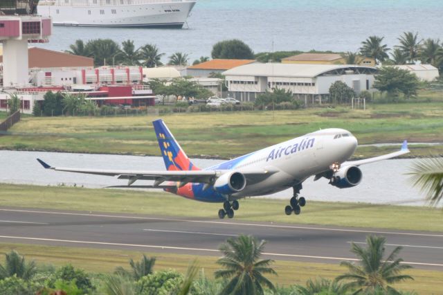 Airbus A330-200 (F-OJSE)