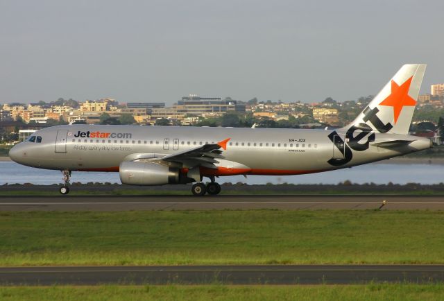 Airbus A320 (VH-JQX)