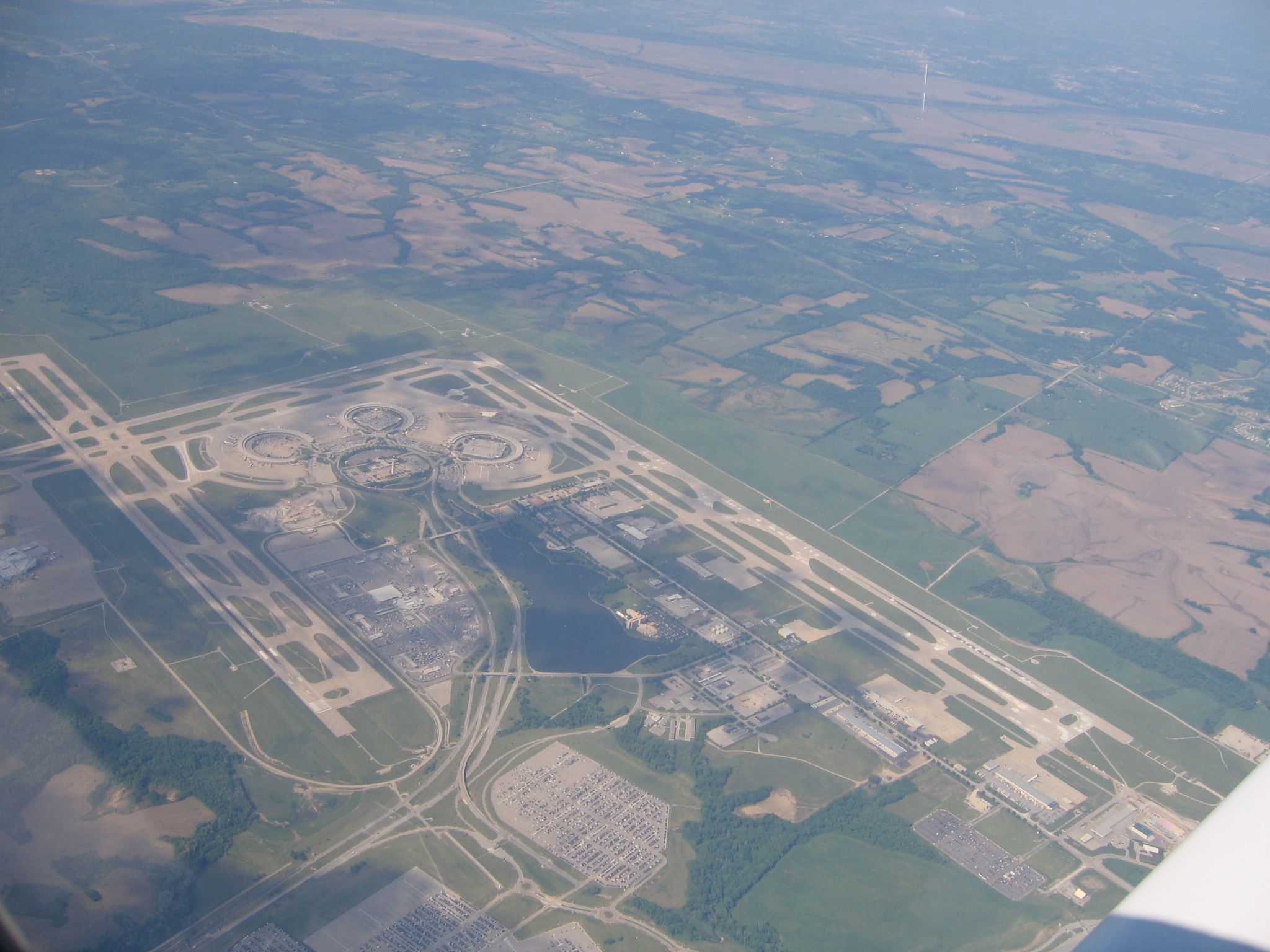 Piper Cherokee (N4017F) - Kansas City International airport from 8500ft on the way to Texas.