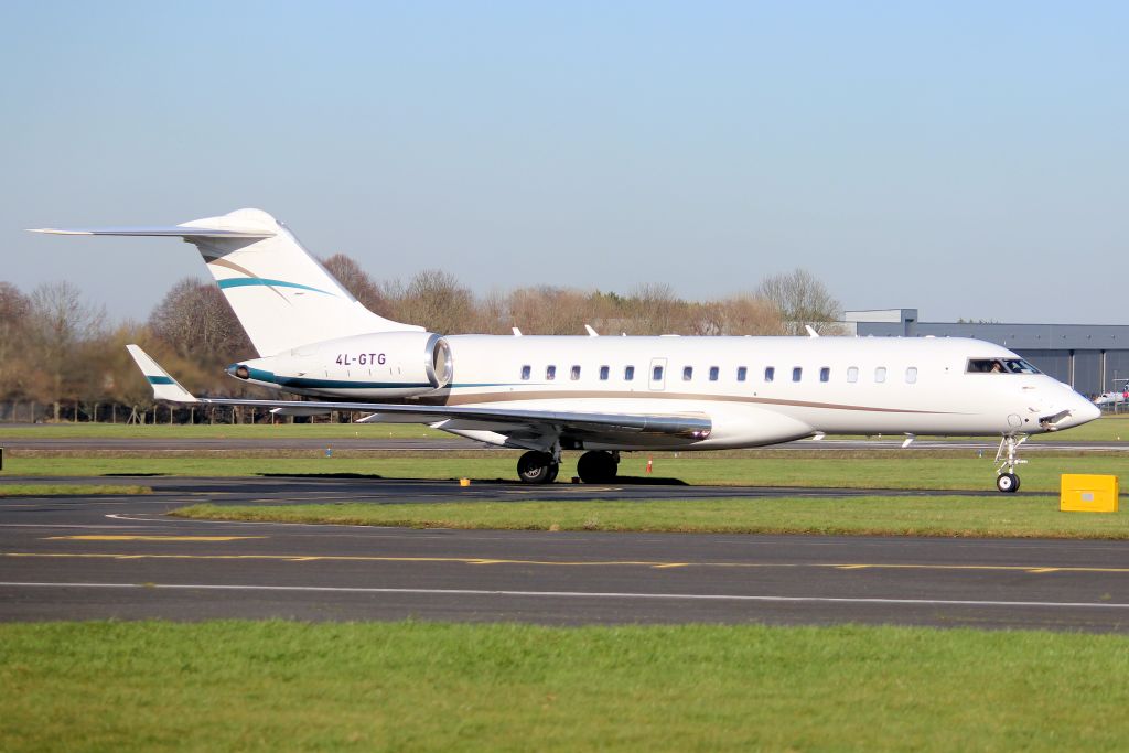 Bombardier Global Express (4L-GTG) - Georgian Airways Global 6000 taxiing to the Jetex ramp on 30-Jan-25 arriving from LFMN as TGZ7022.