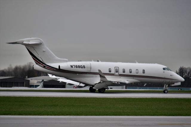 Canadair Challenger 350 (N768QS)