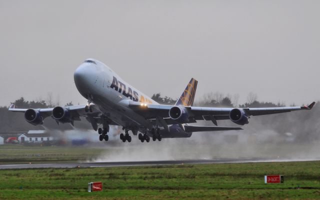 Boeing 747-400 (N477MC) - atlas air b747-4f n477mc dep shannon 15/12/15.